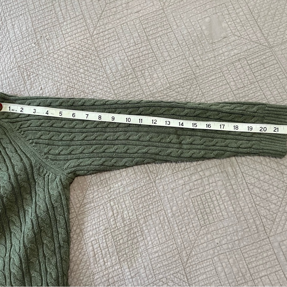 🍃 Cozy Cable Knit Sweater – Sage Green, Size M 🍃 - Picture 6 of 10